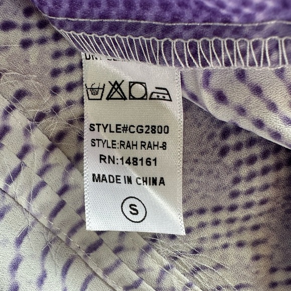 Buddy Love Women’s Cropped Top Purple Snake Print Tie Front Short Sleeve Size S - Picture 7 of 7